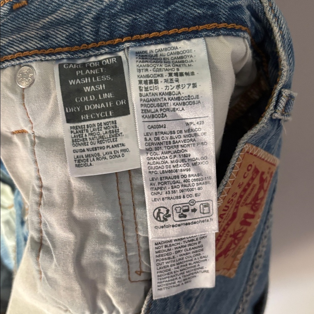 LEVIS 501 Women’s High-Rise Distressed Denim Shorts - Picture 8 of 9